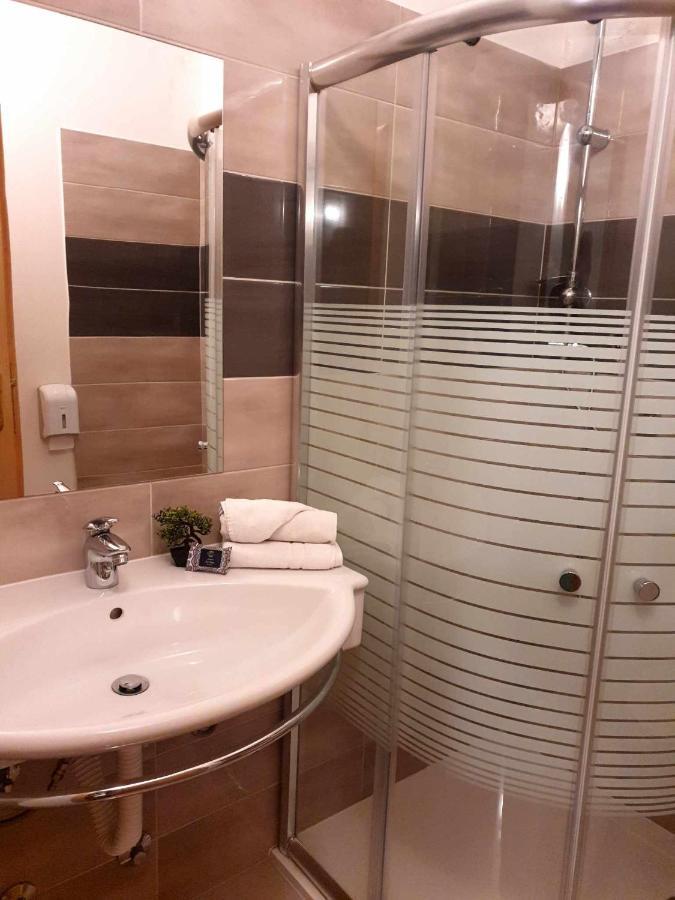 Hotel Lohovo Bihać 外观 照片